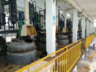 九成新搪瓷反應(yīng)釜轉(zhuǎn)讓——適用于石油制品及相關(guān)化工生產(chǎn)